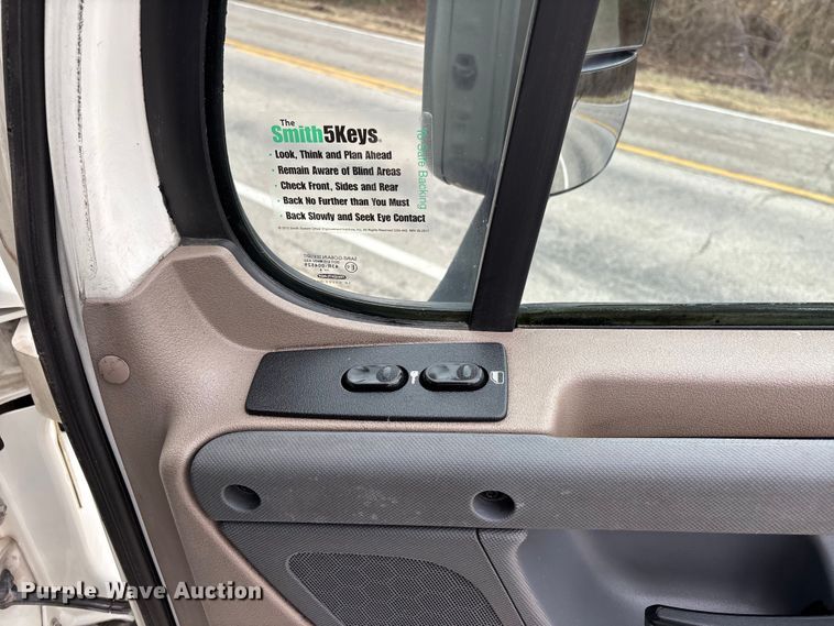 image for item DT0013 2015 Freightliner Cascadia semi truck