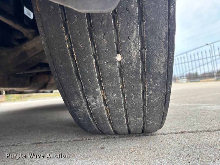 image for item DT0013 2015 Freightliner Cascadia semi truck