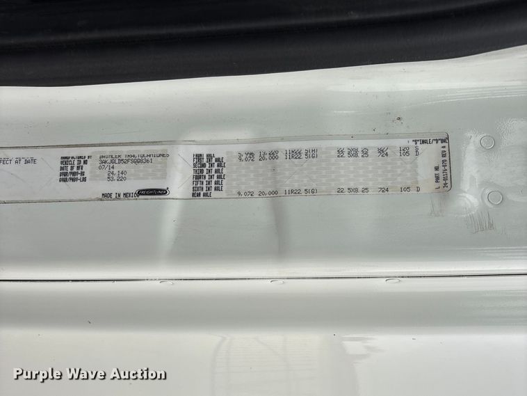 image for item DT0013 2015 Freightliner Cascadia semi truck