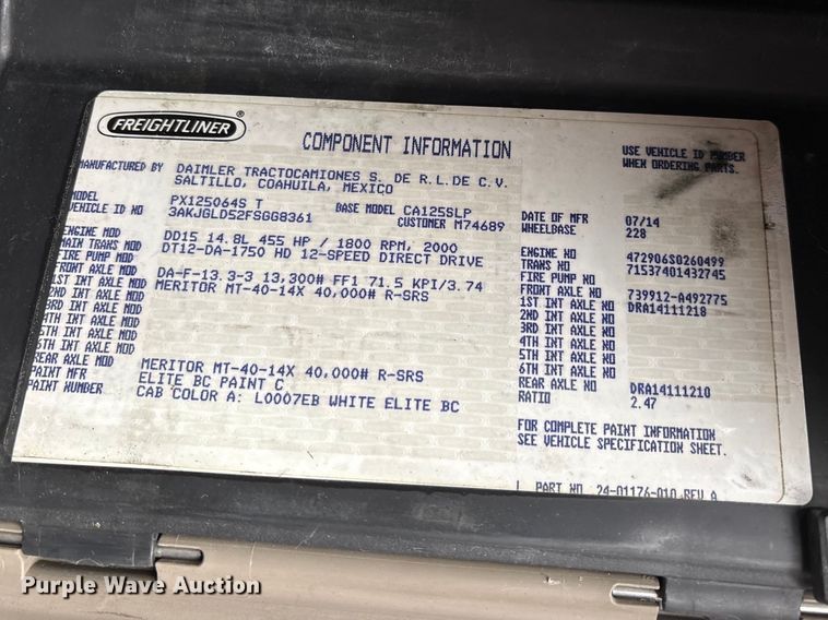 image for item DT0013 2015 Freightliner Cascadia semi truck