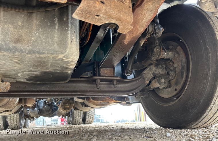 image for item DT0014 2015 Freightliner Cascadia semi truck