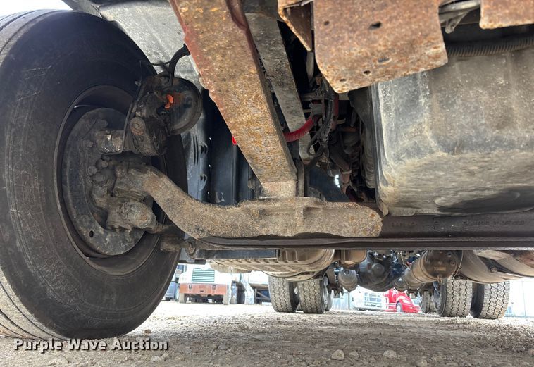 image for item DT0014 2015 Freightliner Cascadia semi truck