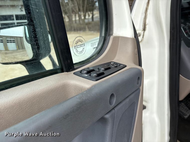 image for item DT0014 2015 Freightliner Cascadia semi truck