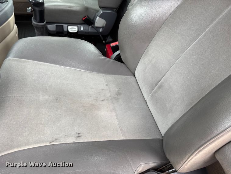 image for item DT0014 2015 Freightliner Cascadia semi truck