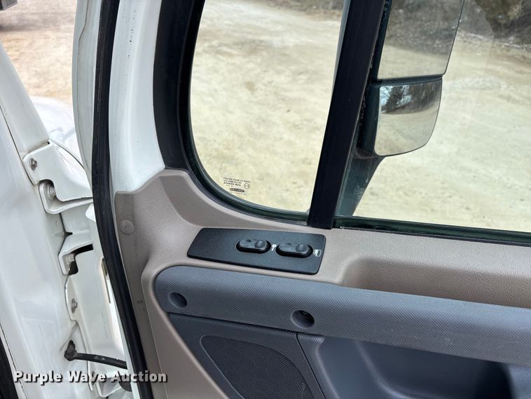 image for item DT0014 2015 Freightliner Cascadia semi truck