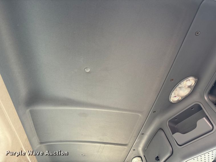 image for item DT0014 2015 Freightliner Cascadia semi truck