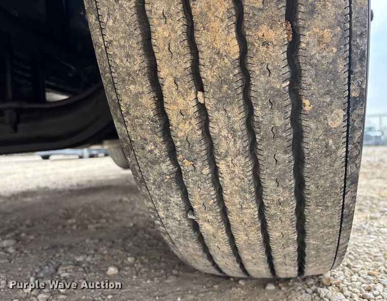 image for item DT0014 2015 Freightliner Cascadia semi truck