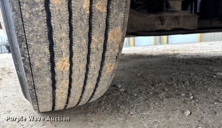 image for item DT0014 2015 Freightliner Cascadia semi truck