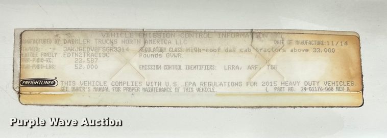 image for item DT0014 2015 Freightliner Cascadia semi truck