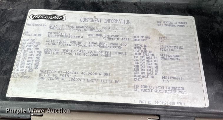 image for item DT0014 2015 Freightliner Cascadia semi truck