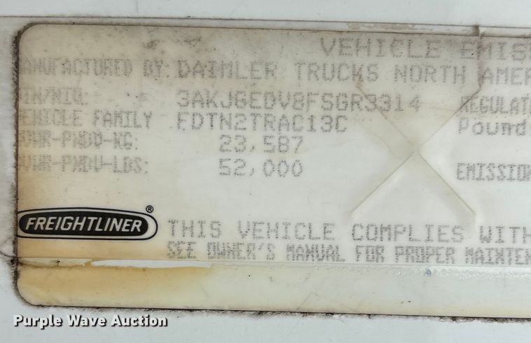 image for item DT0014 2015 Freightliner Cascadia semi truck