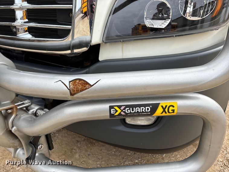 image for item DT0015 2015 Freightliner Cascadia semi truck