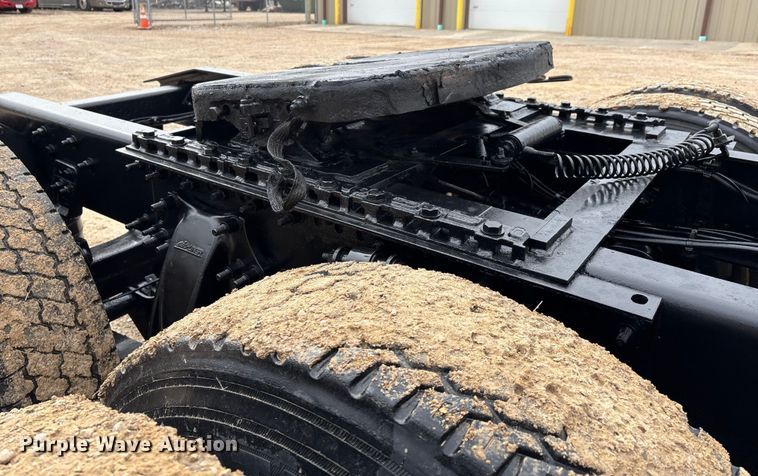 image for item DT0015 2015 Freightliner Cascadia semi truck