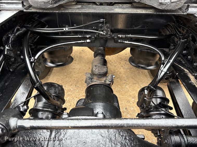 image for item DT0015 2015 Freightliner Cascadia semi truck