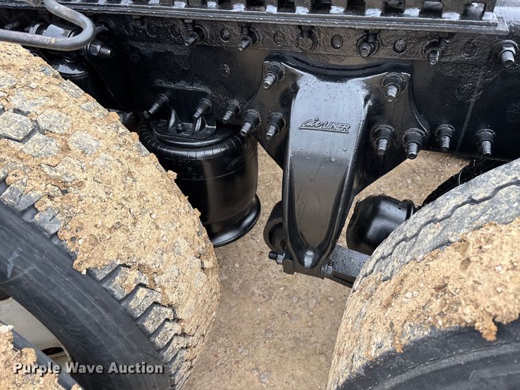 image for item DT0015 2015 Freightliner Cascadia semi truck