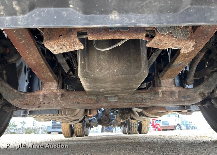 image for item DT0015 2015 Freightliner Cascadia semi truck