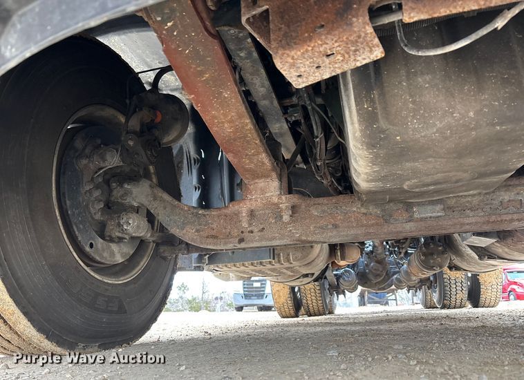 image for item DT0015 2015 Freightliner Cascadia semi truck