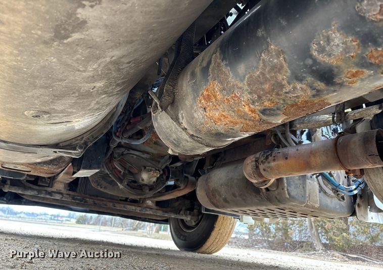 image for item DT0015 2015 Freightliner Cascadia semi truck