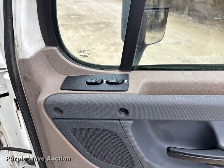 image for item DT0015 2015 Freightliner Cascadia semi truck