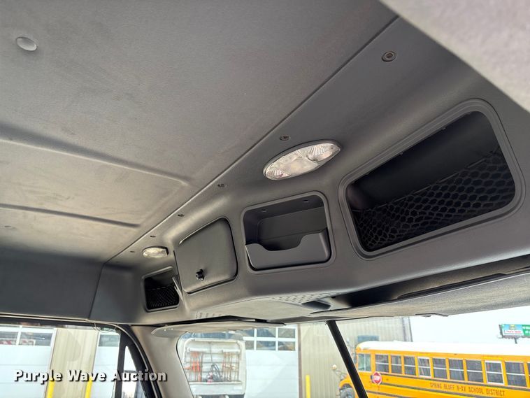 image for item DT0015 2015 Freightliner Cascadia semi truck