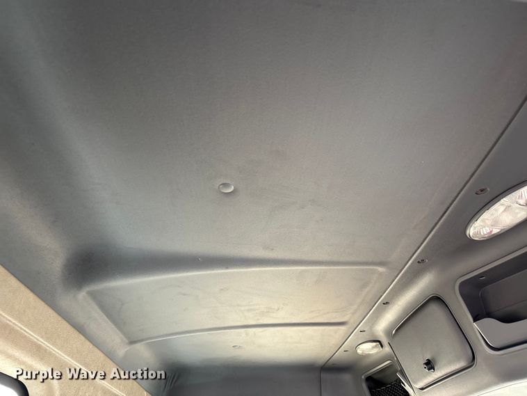 image for item DT0015 2015 Freightliner Cascadia semi truck