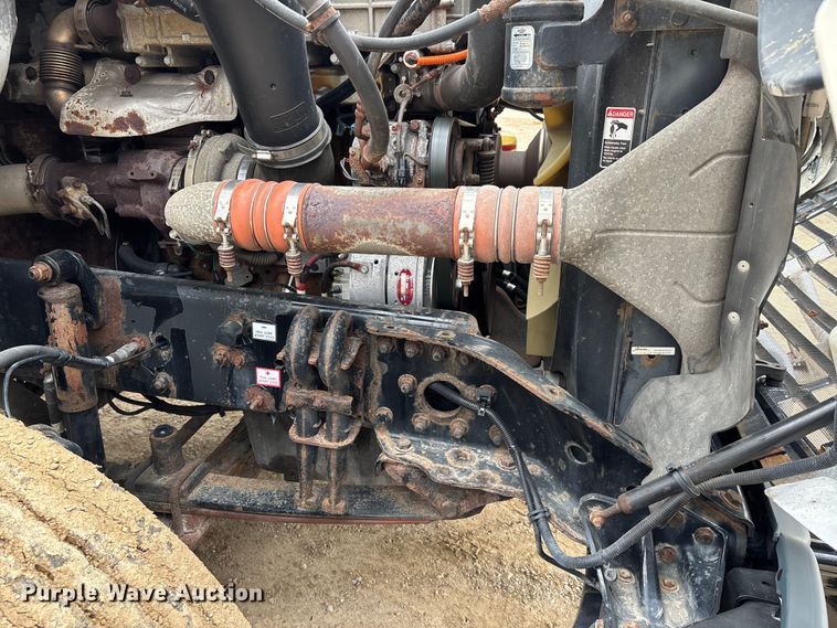 image for item DT0015 2015 Freightliner Cascadia semi truck