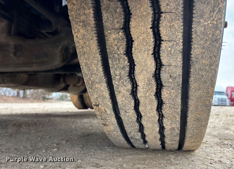 image for item DT0015 2015 Freightliner Cascadia semi truck