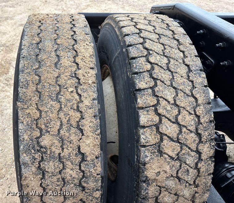 image for item DT0015 2015 Freightliner Cascadia semi truck