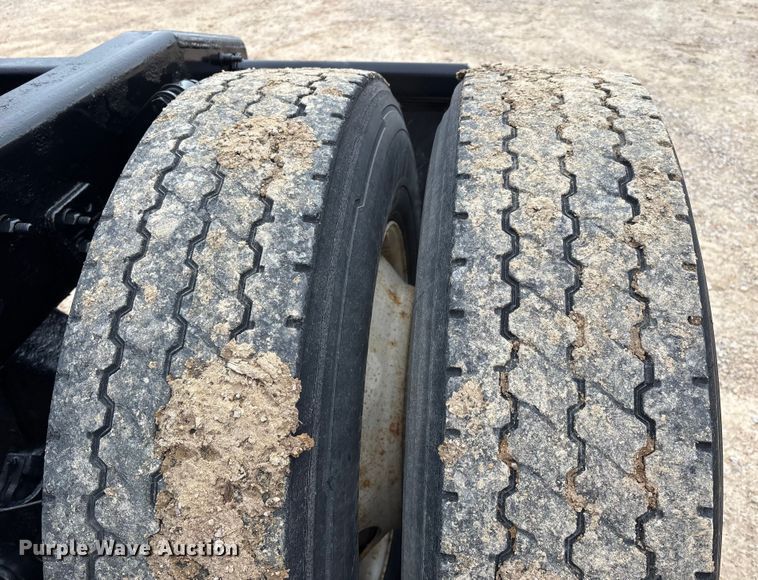 image for item DT0015 2015 Freightliner Cascadia semi truck