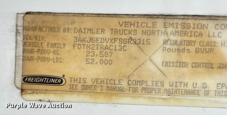 image for item DT0015 2015 Freightliner Cascadia semi truck