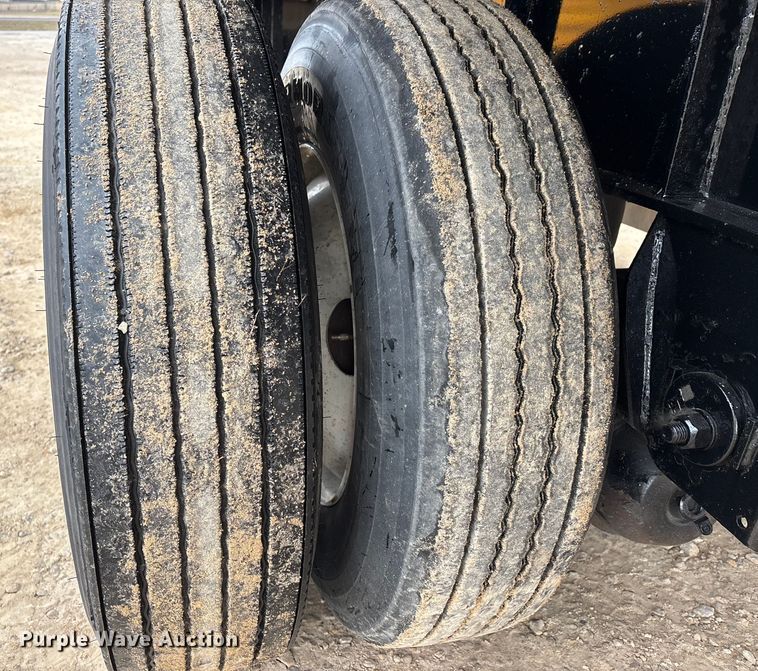 image for item DT0016 2015 Great Dane FLP-0024-00048 flatbed trailer