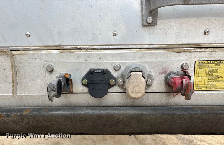 image for item DT0017 2012 Reitnouer Big Bubba flatbed trailer