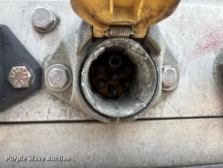 image for item DT0017 2012 Reitnouer Big Bubba flatbed trailer