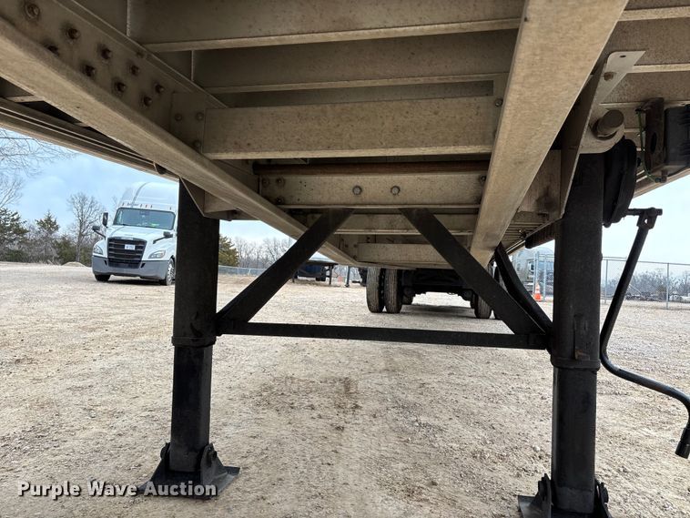 image for item DT0017 2012 Reitnouer Big Bubba flatbed trailer