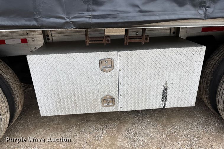 image for item DT0017 2012 Reitnouer Big Bubba flatbed trailer