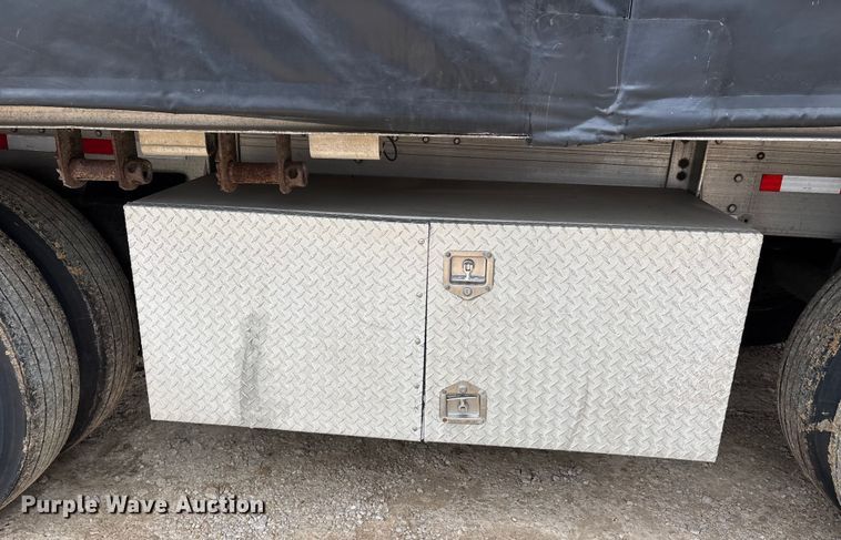 image for item DT0017 2012 Reitnouer Big Bubba flatbed trailer