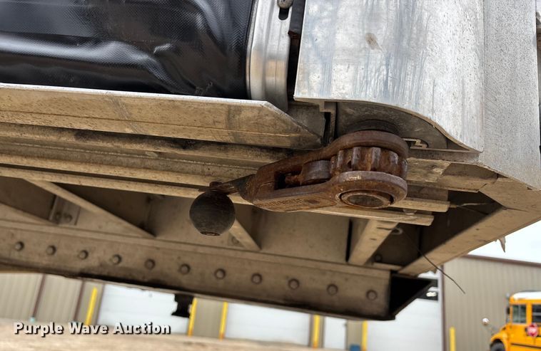 image for item DT0017 2012 Reitnouer Big Bubba flatbed trailer