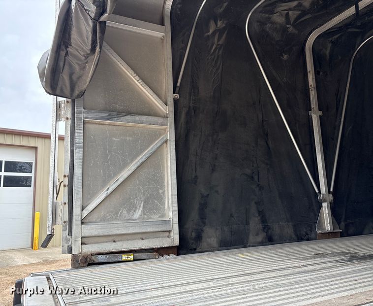 image for item DT0017 2012 Reitnouer Big Bubba flatbed trailer