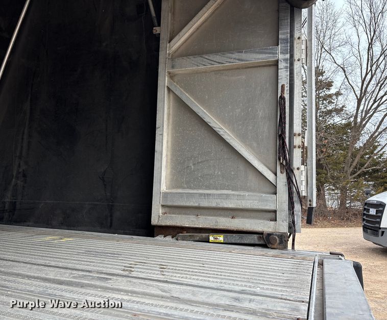 image for item DT0017 2012 Reitnouer Big Bubba flatbed trailer