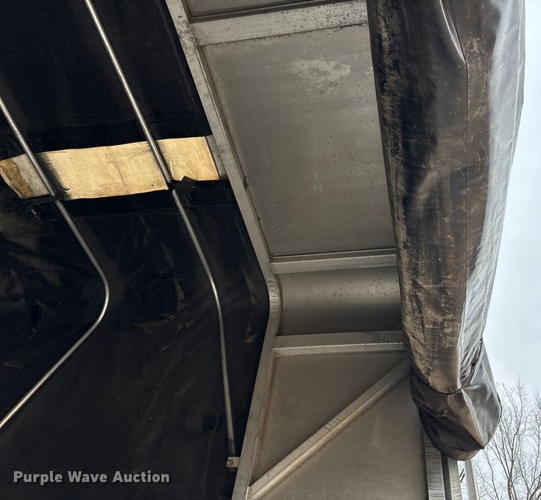 image for item DT0017 2012 Reitnouer Big Bubba flatbed trailer