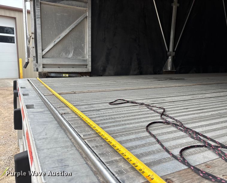 image for item DT0017 2012 Reitnouer Big Bubba flatbed trailer