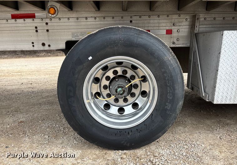 image for item DT0017 2012 Reitnouer Big Bubba flatbed trailer