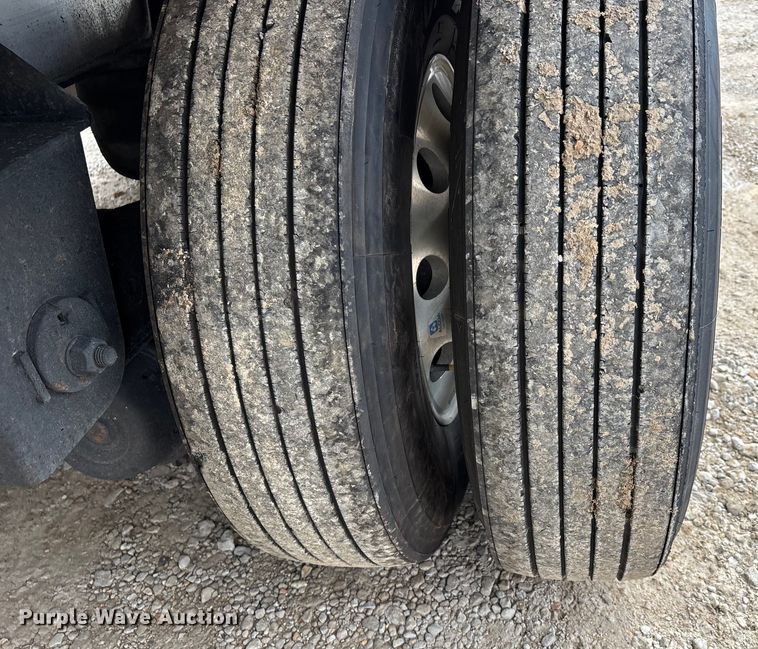 image for item DT0017 2012 Reitnouer Big Bubba flatbed trailer