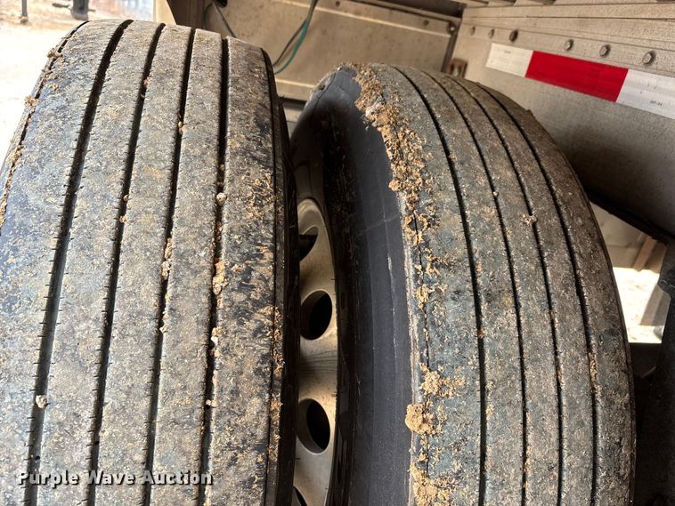 image for item DT0017 2012 Reitnouer Big Bubba flatbed trailer