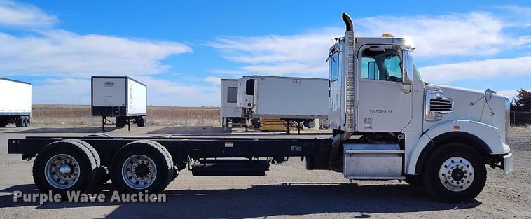 image for item DT0806 2015 Freightliner Coronado truck cab and chassis