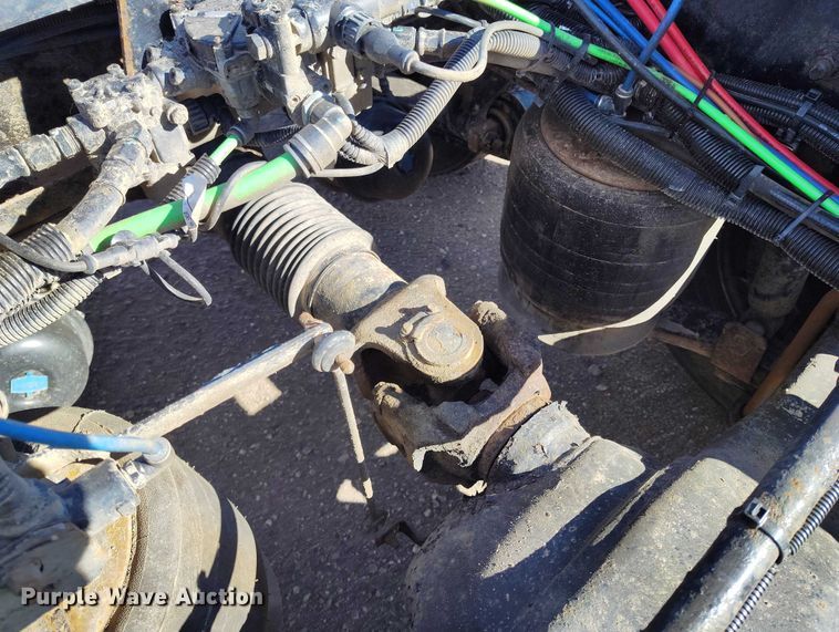 image for item DT0806 2015 Freightliner Coronado truck cab and chassis