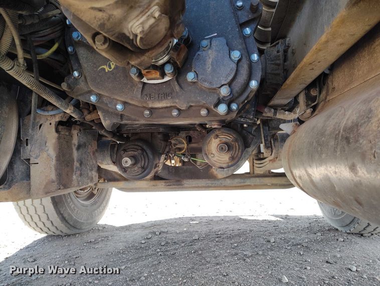 image for item DT0806 2015 Freightliner Coronado truck cab and chassis