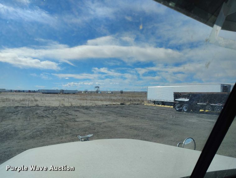 image for item DT0806 2015 Freightliner Coronado truck cab and chassis