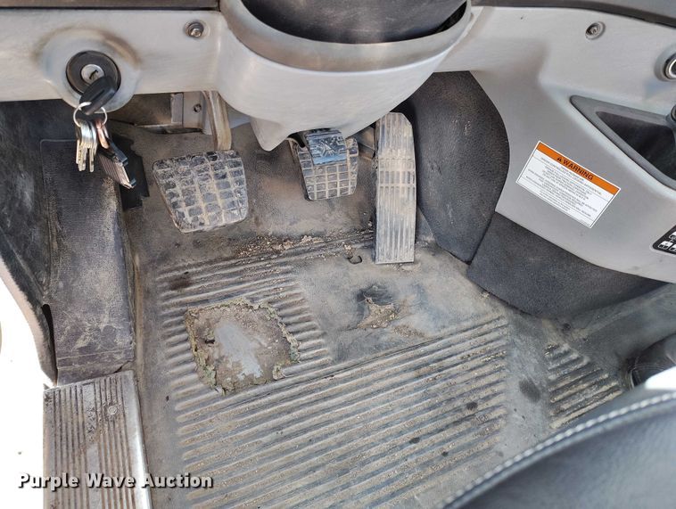 image for item DT0806 2015 Freightliner Coronado truck cab and chassis