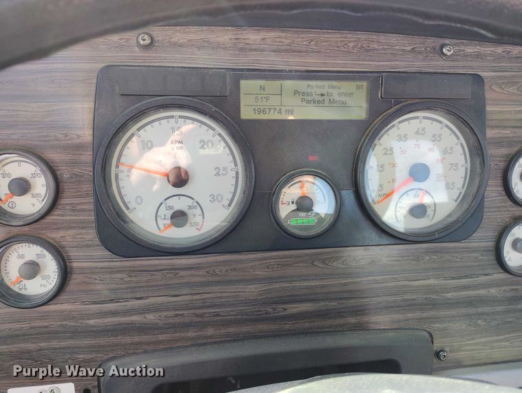 image for item DT0806 2015 Freightliner Coronado truck cab and chassis